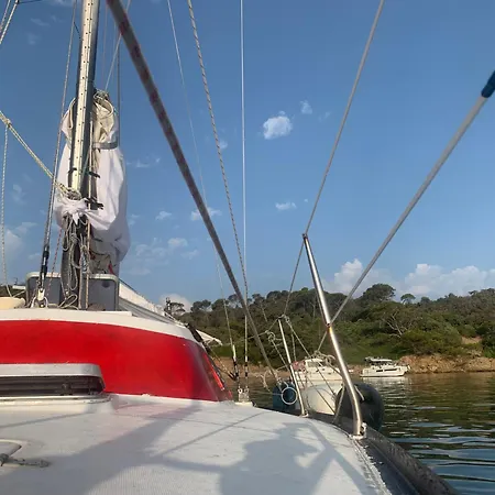 Voilier A Porquerolles Hotel en barco *