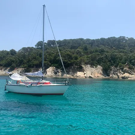 Voilier A Porquerolles *