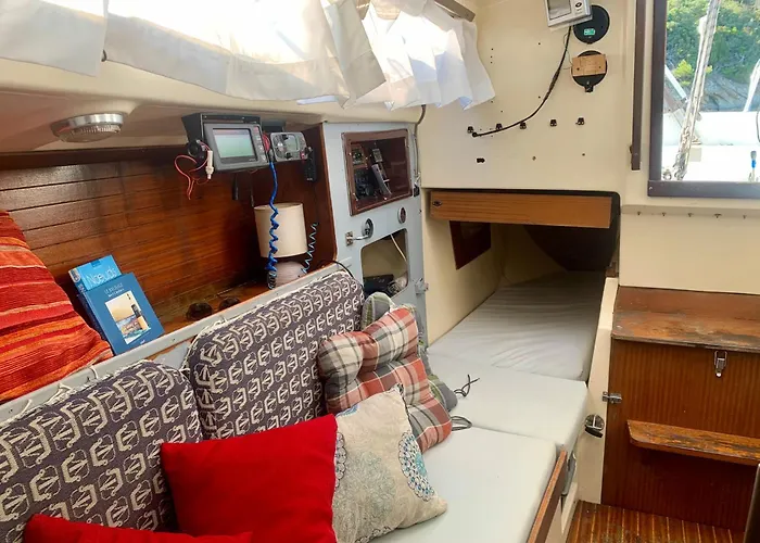 Voilier A Porquerolles *