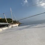 Voilier A Porquerolles * Hyeres