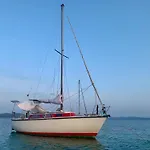 Botel Voilier A Porquerolles Hyeres