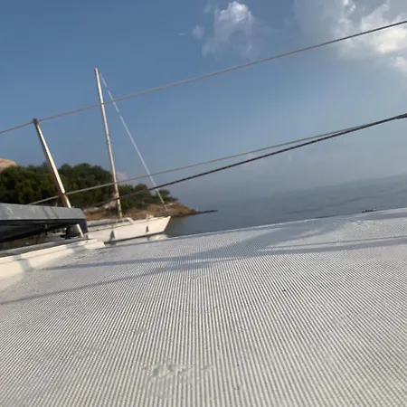 Voilier A Porquerolles * 耶尔