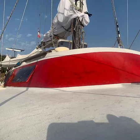 Voilier A Porquerolles بوتيل *