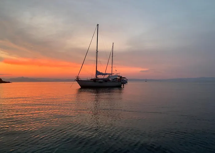 Botel Voilier A Porquerolles