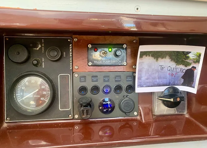 Botel Voilier A Porquerolles *